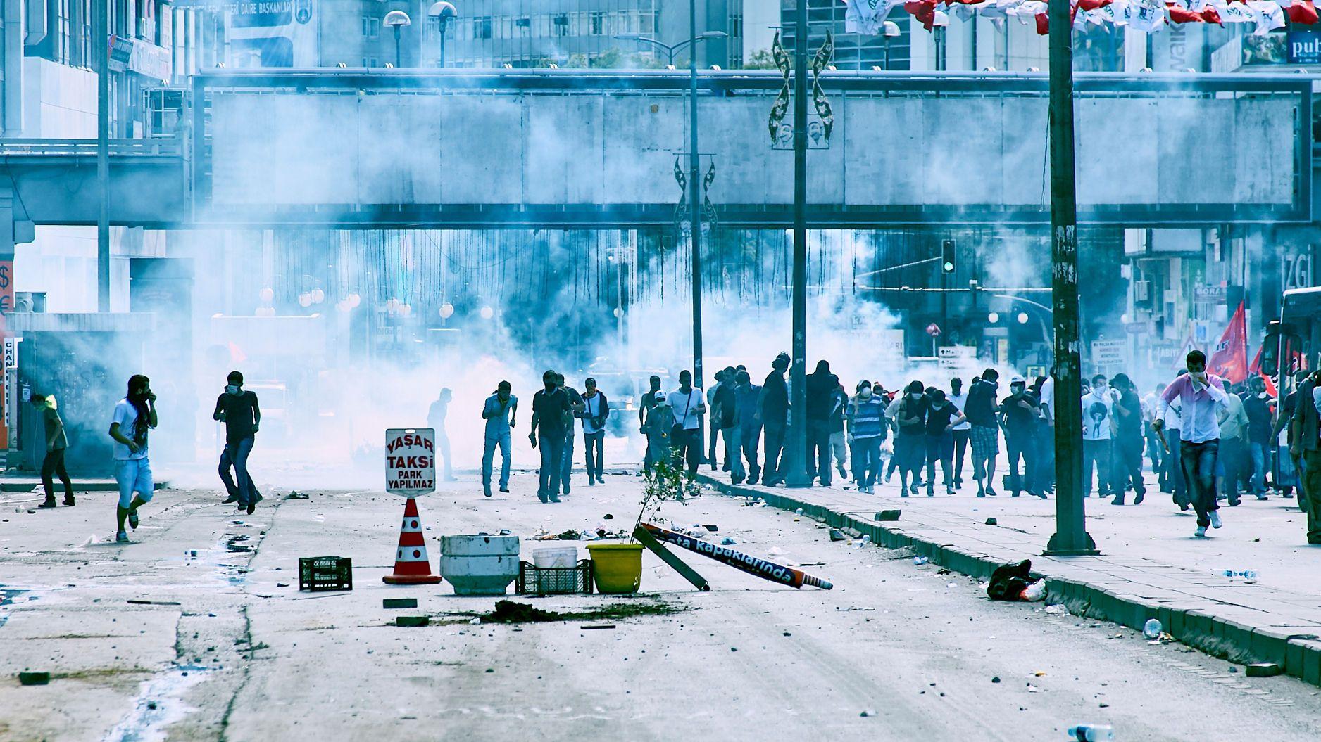 Reprimarea brutală a manifestațiilor de protest din 2013 cauzate de planurile de defrișare ale parcului Gezi a reprezentat doar e etapă pentru consolidarea regimului autoritar al președintelui Erdogan © Cagkan Sayin | Dreamstime.com
