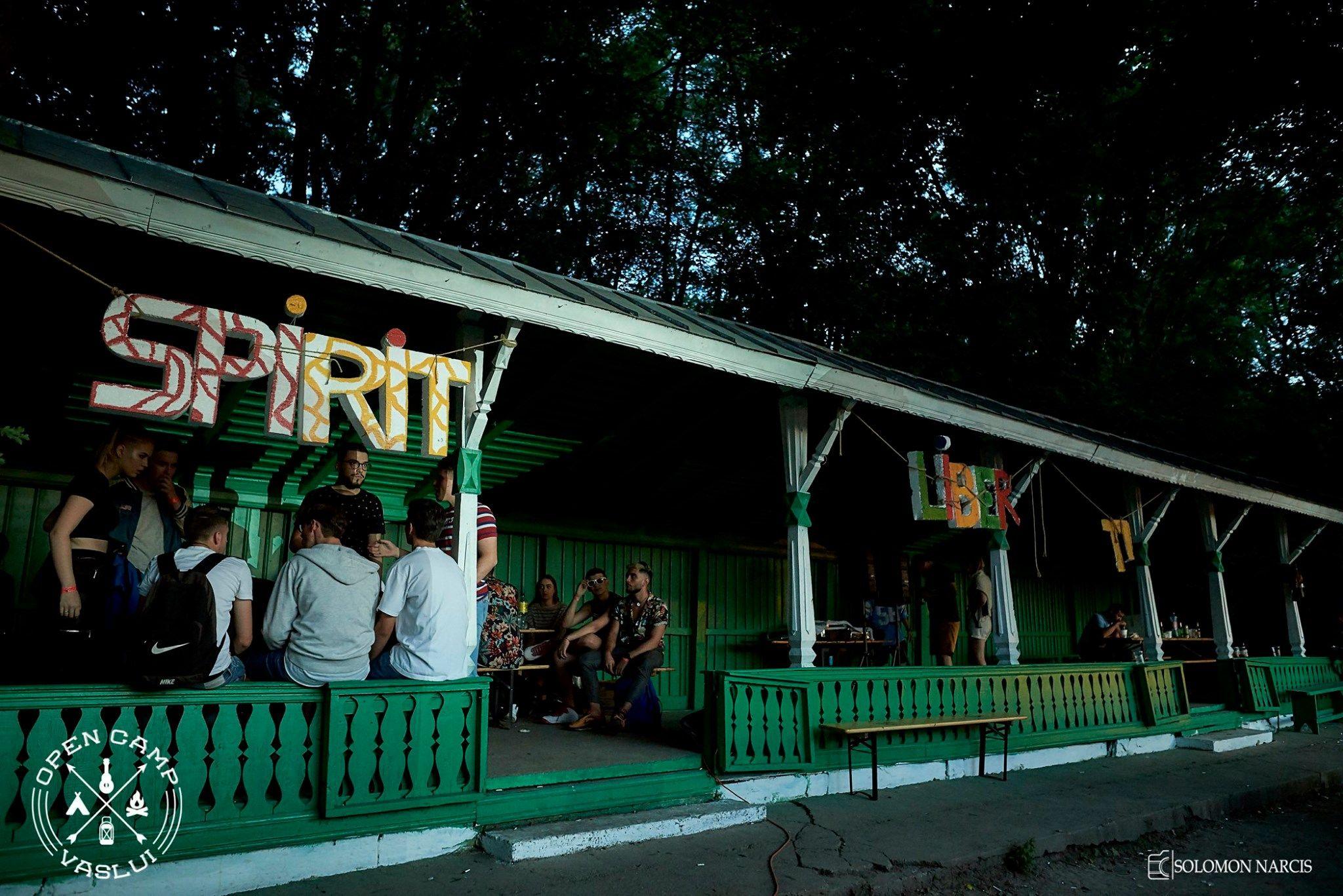 Ceea ce diferențiază Open Camp de alte festivaluri e spiritul liber pe care l-a menținut în timp, chiar dacă festivalul a crescut de la an la an, iar costurile la fel