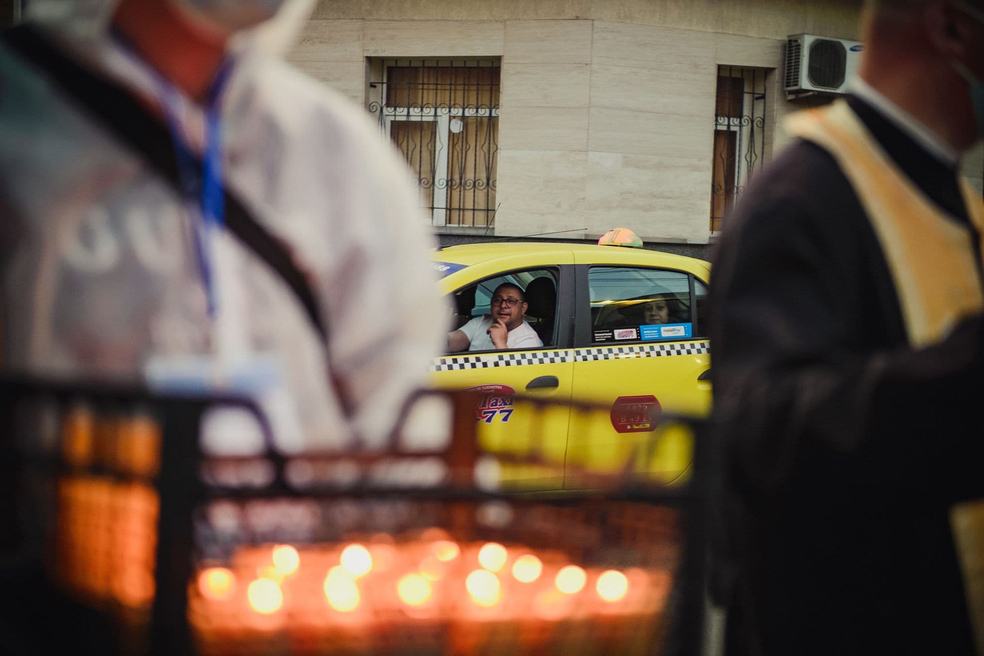 Spectacolul are un fel de vrajă proprie pentru cei care-l privesc.