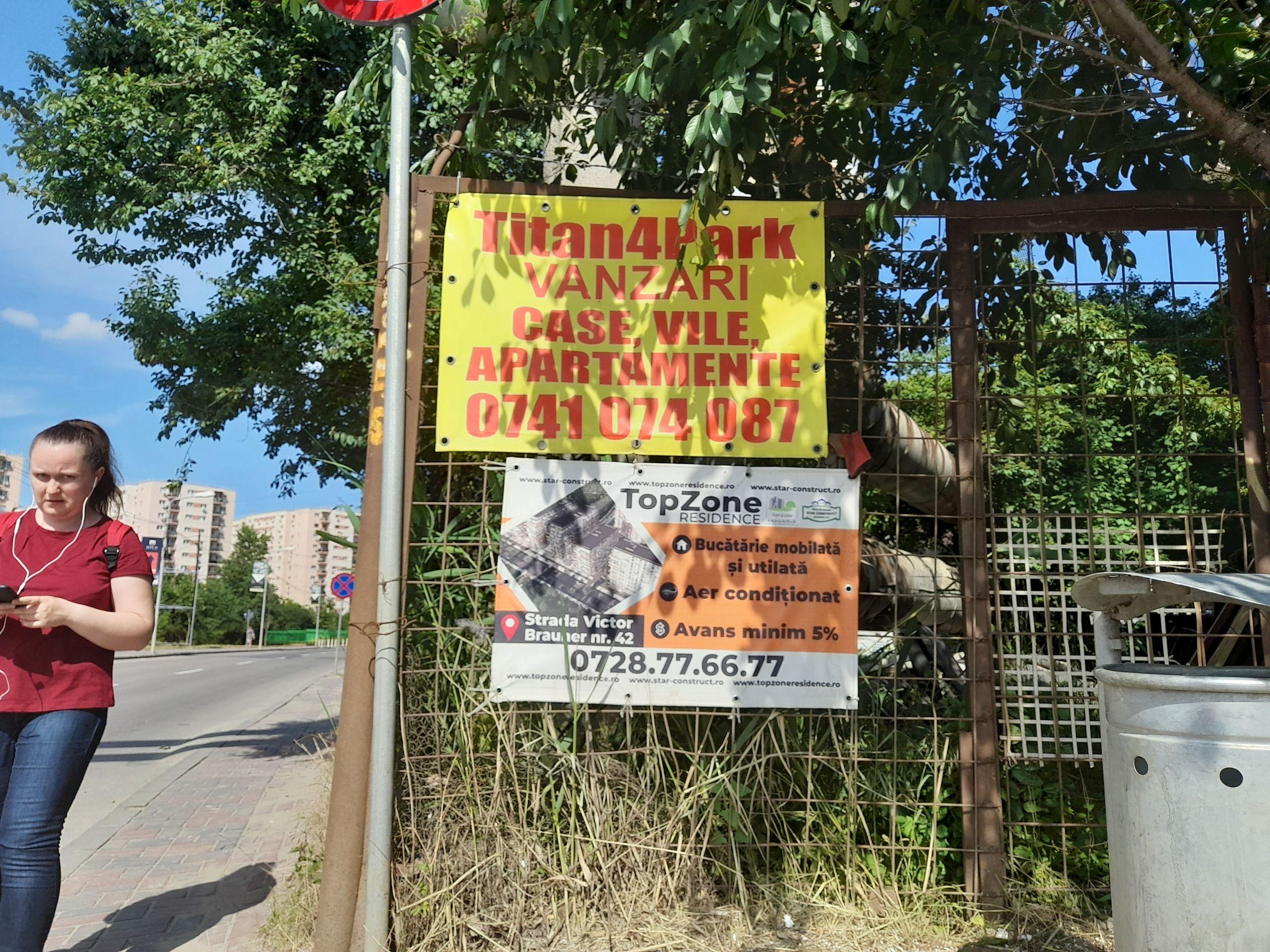 Anunț imobiliar de pe strada Victor Brauner, cea care dă către noile ansambluri rezidențiale construite la marginea sectorului