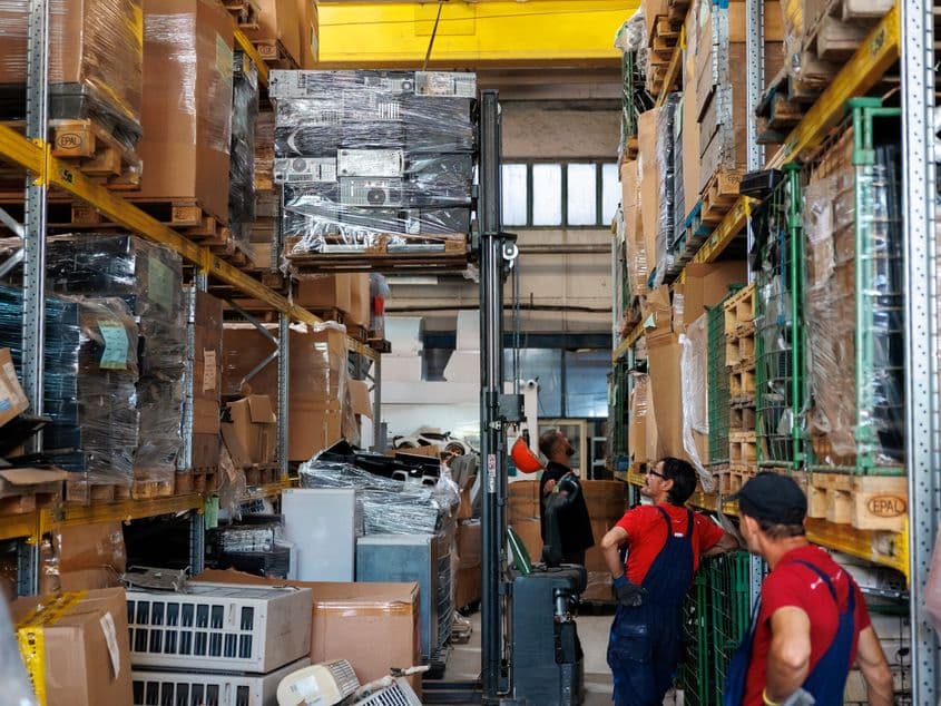 Ce le lipsește cursurilor de formare a șomerilor din România? Sprijin personalizat acordat beneficiarilor și impactul măsurat în stabilitate pe termen lung. Foto: Ateliere Fără Frontiere