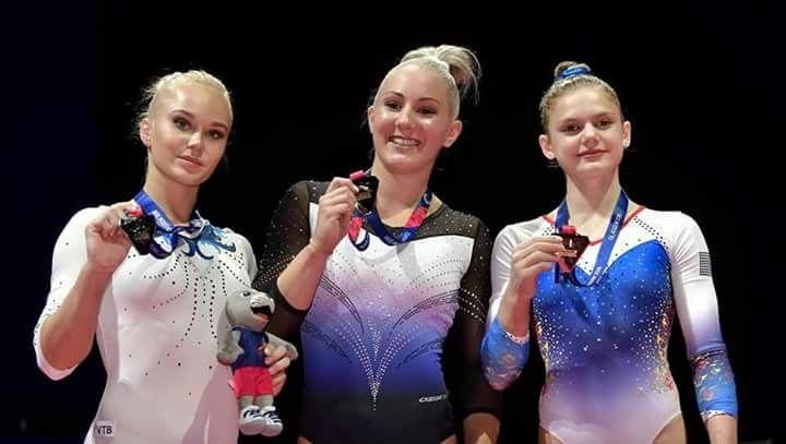 Denisa Golgotă (în dreapta), pe podium la Europenele de la Glasgow.