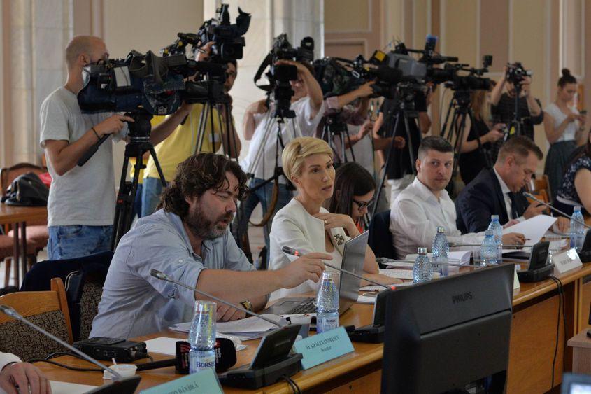 Senatorul Mihai Goțiu (USR) și deputata Raluca Turcan (PNL).