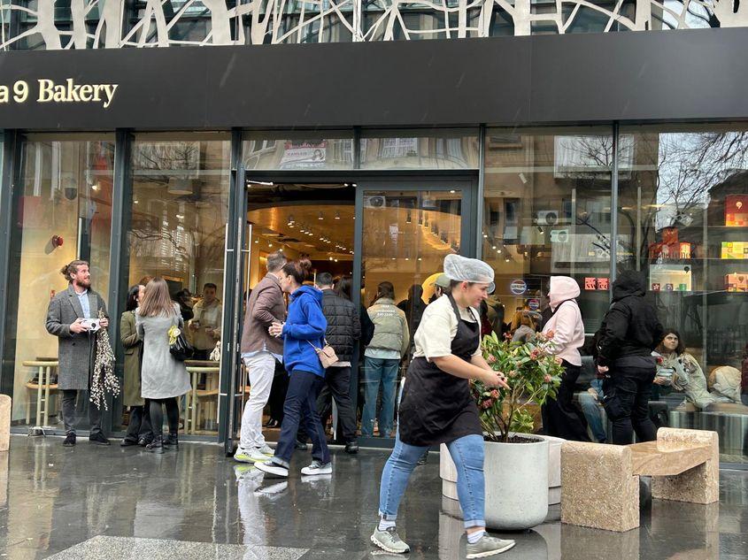 Dani Sandu, sociolog pentru PressOne: „A sta la coadă pentru orice produs ‘hype’ transmite un mesaj de tipul: «Mă identific cu acest grup, fac parte din acest trib care își permite să consume timp și resurse pentru calitate»” Foto: Bianca Dragomir