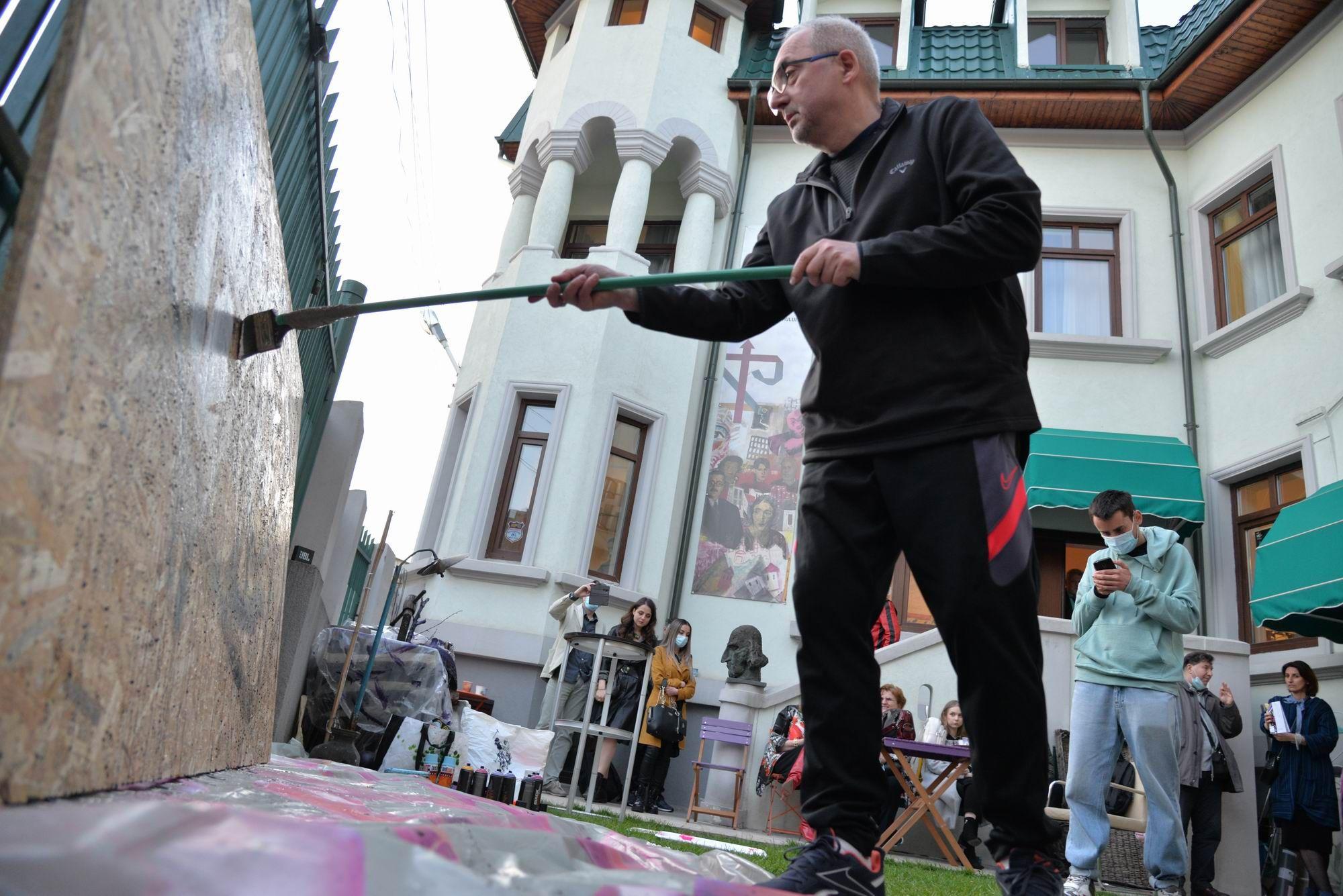 Mihail Iordache în expoziția personală la MAMCO din București, aprilie 2021. Foto Lucian Muntean