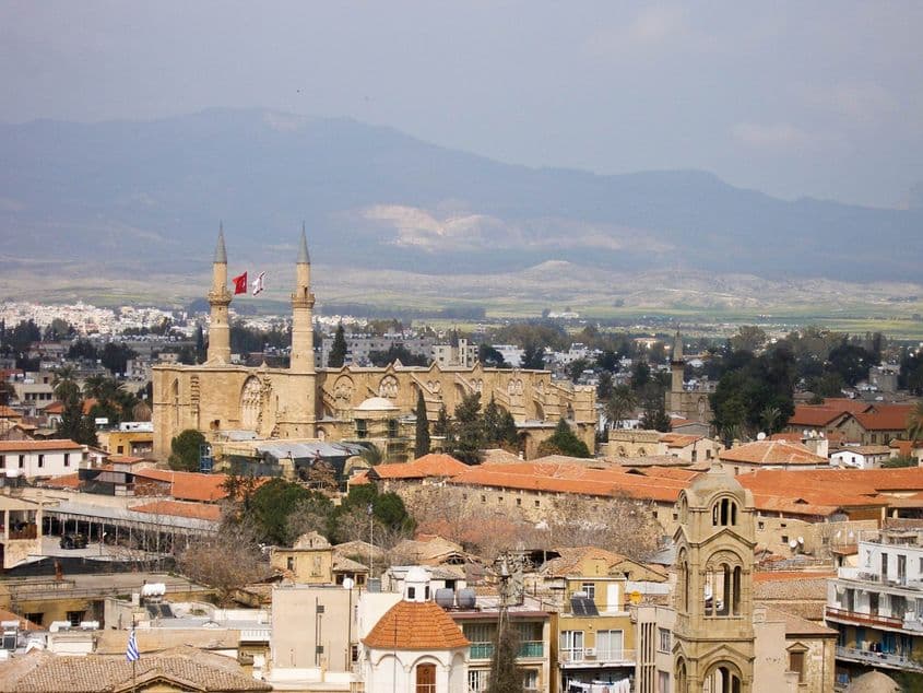 Catedrala-Moschee Selimiye din zona turcă a capitalei Nicosia. Fotografii: Lucian Muntean
