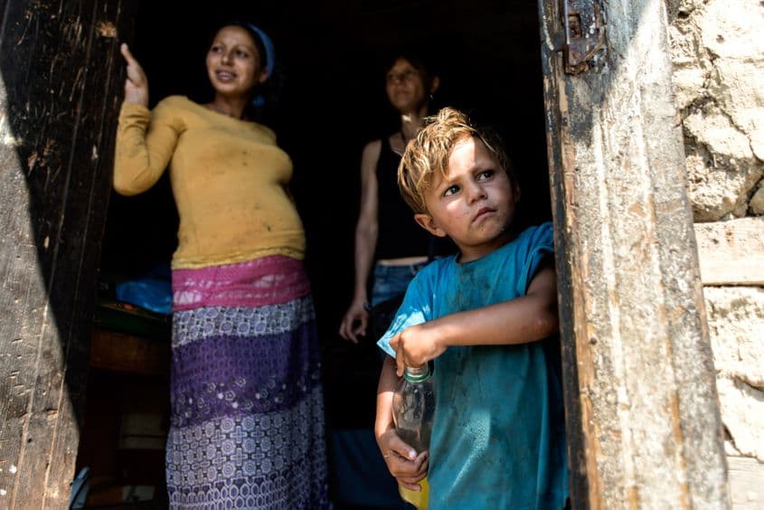 Luminița așteaptă al șaselea copil. Are 27 de ani