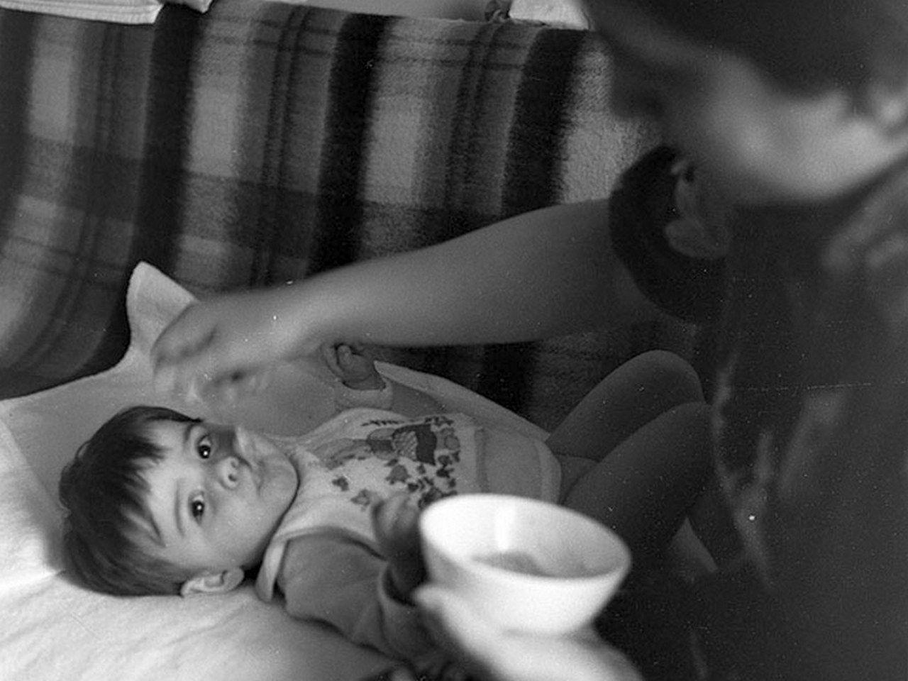 Hrănire de bebeluș la orizontală