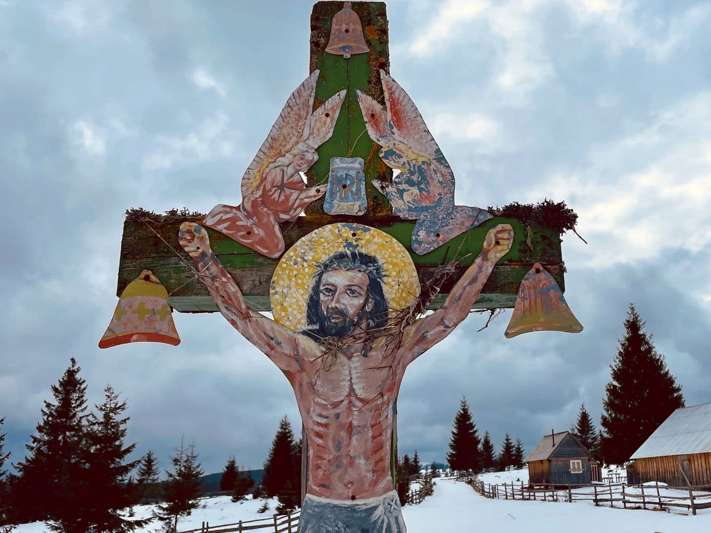 Răstignire din cătunul Gârda, Măguri