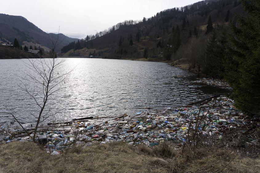Un ochi de apă îndiguit din Parcul Național Piatra Craiului, în dreptul localității Sătic de pe Valea Dâmboviței. Foto: Raul Ștef