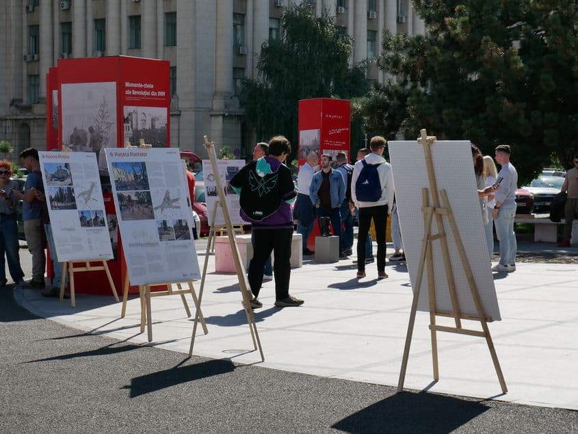 Piața Revoluției a intrat în atenția Asociației Străzi pentru Oameni în timp ce organizația căuta un spațiu mai mic în care să testeze noi moduri de folosire a spațiului public. FOTO: Norbert Nemeș