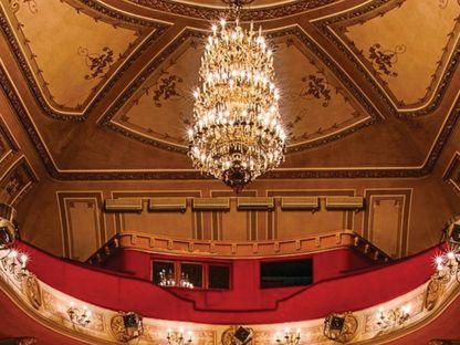 Țară mică, multe capitale