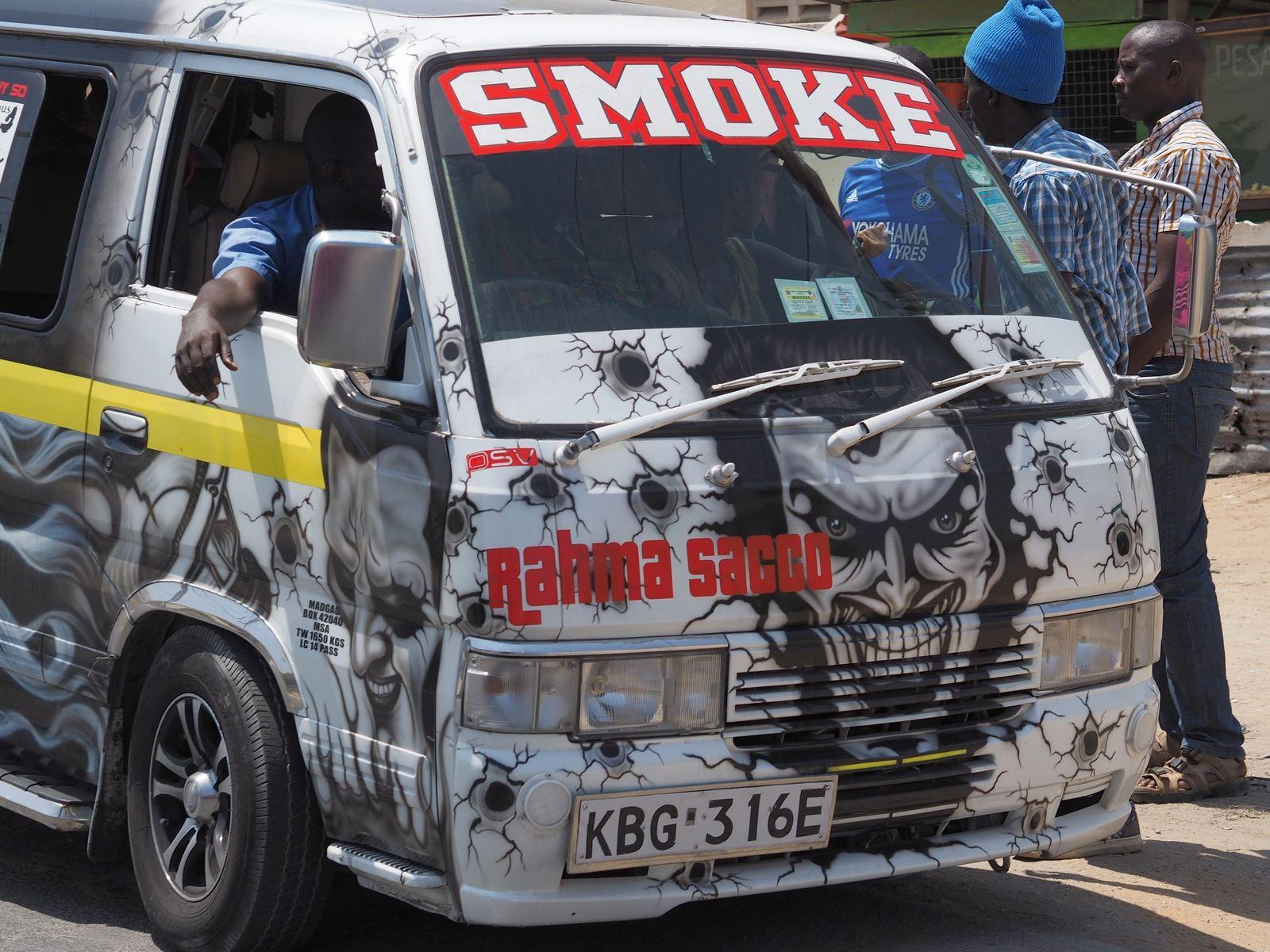 Unele microbuze erau pictate tematic de îți era frică să te urci