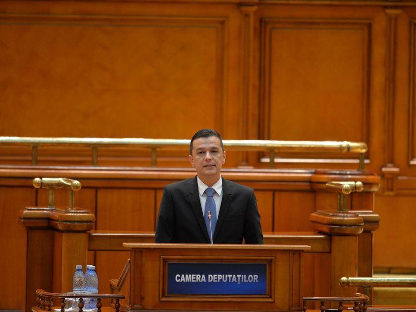 Premierul Sorin Grindeanu are 43 de ani şi a absolvit secţia de Informatică a Facultăţii de Matematică de la UVT. Foto: Lucian Muntean
