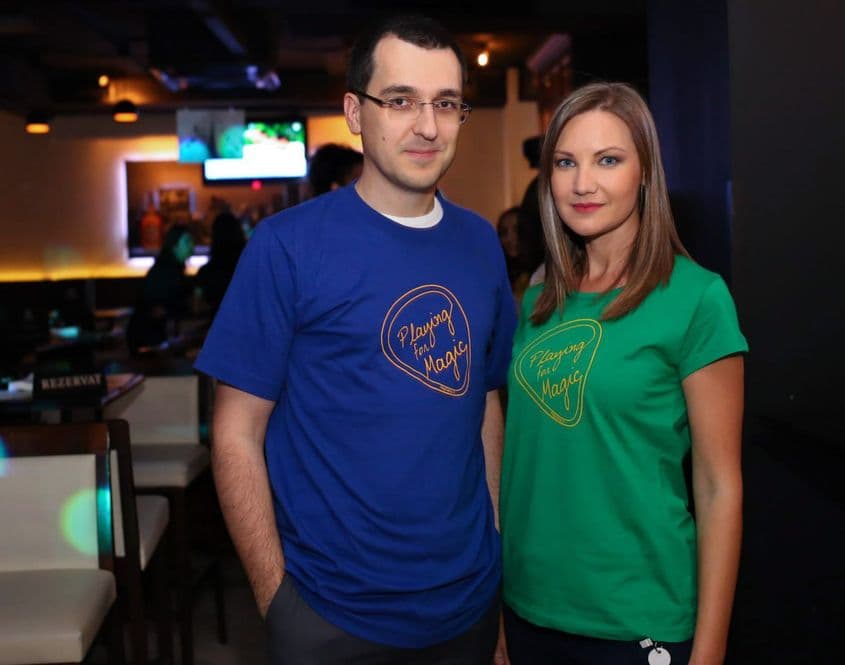 Melania Medeleanu şi Vlad Voiculescu au strâns suma necesară pentru a le oferi părinţilor unor copii bolnavi un loc unde să stea în Bucureşti.