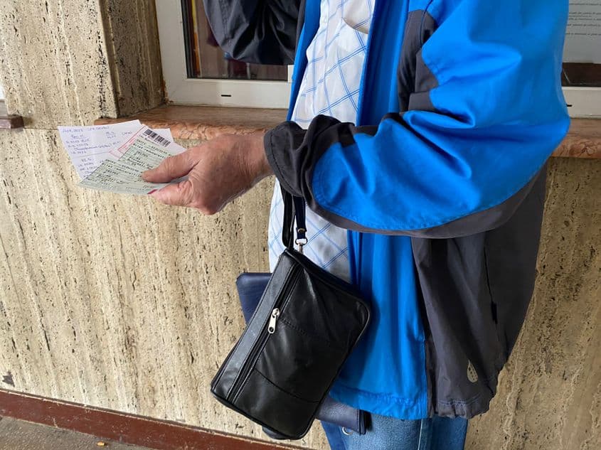 Cupoane de reducere CFR pentru pensionari. Foto: Luiza Popovici / PressOne