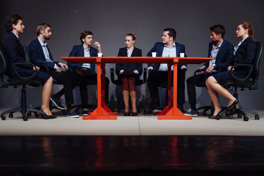 Cadru din spectacolul „Antisocial”. Imagine de pe site-ul oficial facebook.com/AntisocialManifest