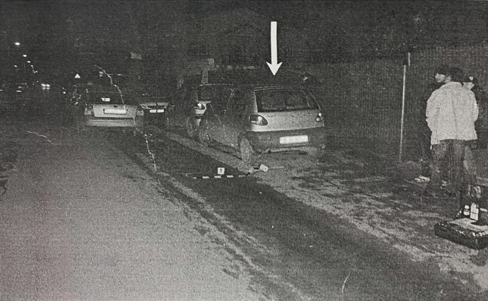 Parcarea unde a avut loc tâlhăria, în centru este vizibilă mașina victimei. FOTO: Dosar instanță