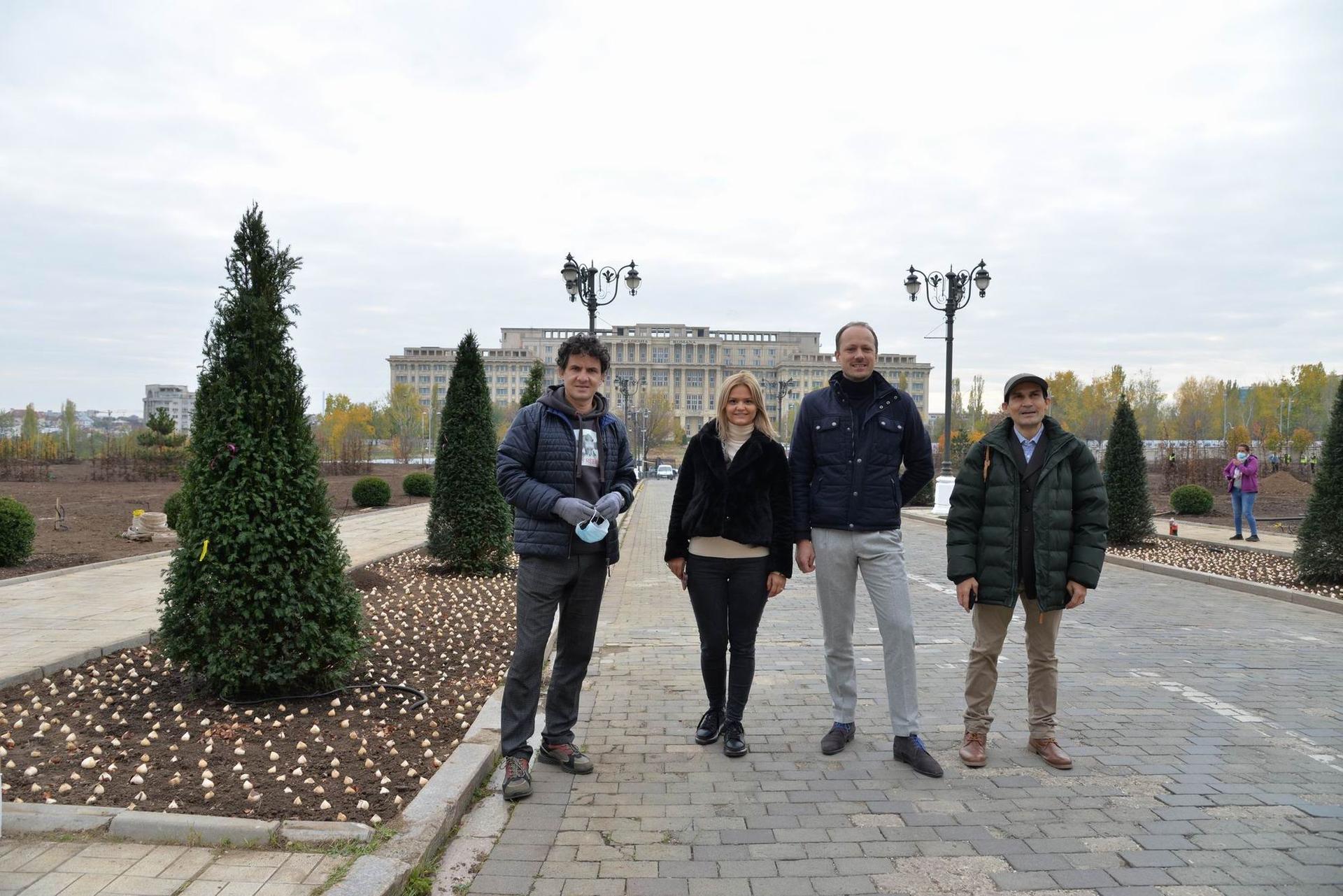 Lucrări de amenajare a grădinii Senatului se fac și cu ajutorul Ambasadei Olandei. Foto: Lucian Muntean