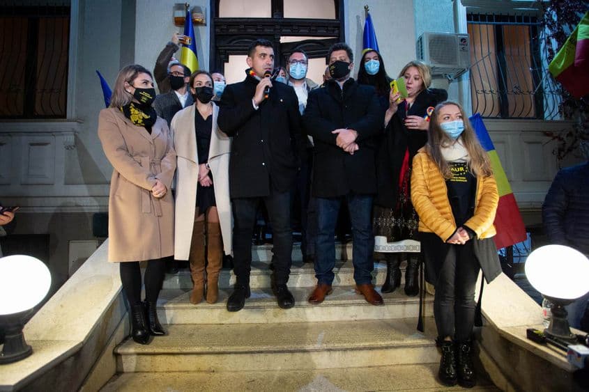 George Simion, președintele formațiunii politice AUR, face declarații de presă după publicarea exit poll-ului de după încheierea votului pentru alegerile parlamentare, duminică, 6 decembrie 2020. Inquam Photos / Roxana Nițescu
