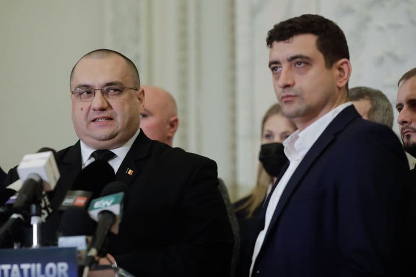 Cristian Terheș, europarlamentar PNȚCD, susține declarații de presă alături de George Simion și parlamentari AUR, la Camera Deputaților din București, luni 15 noiembrie 2021. Inquam Photos / George Calin