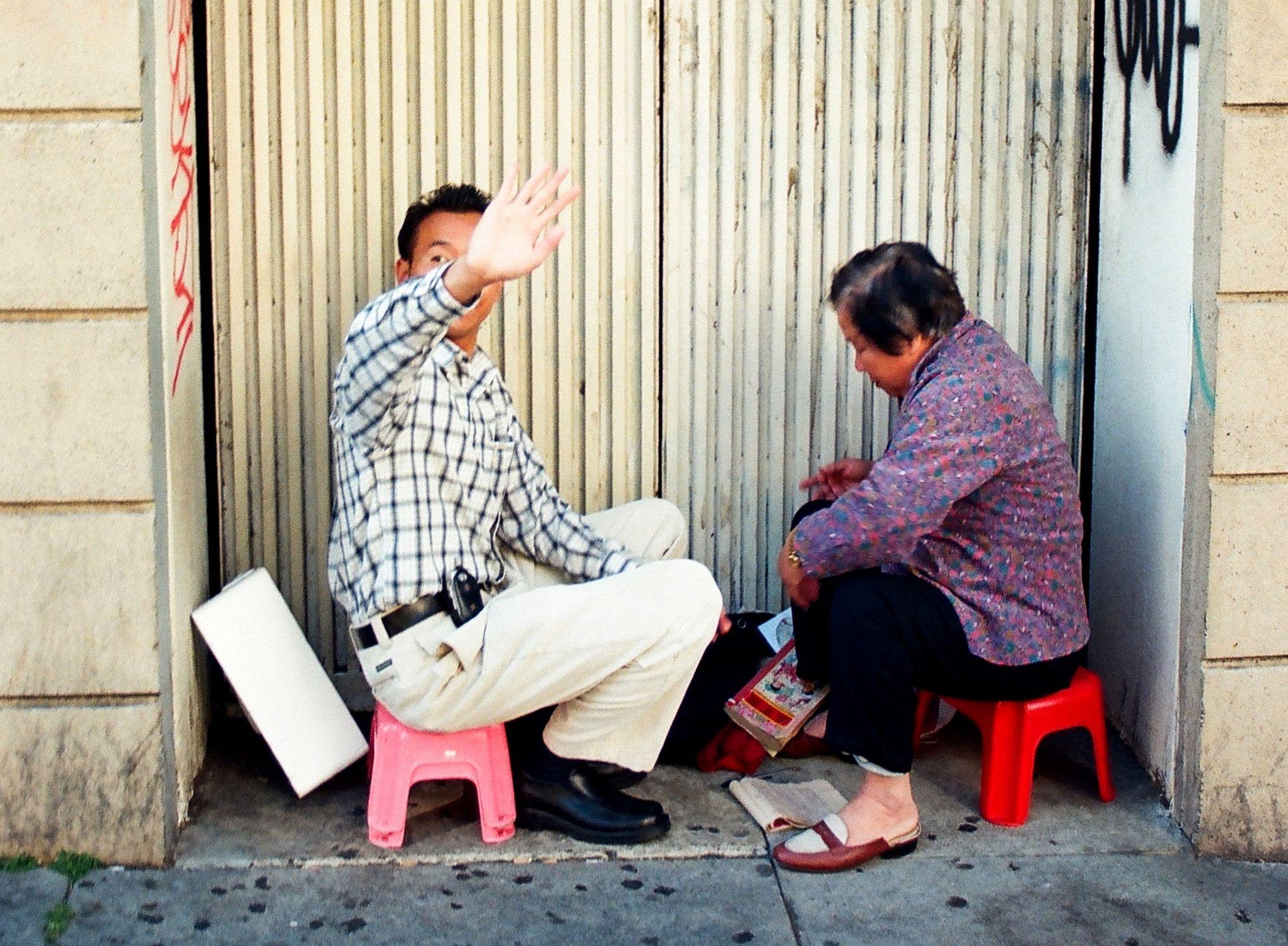 <em>Nu toți oamenii de pe stradă își doresc să fie fotografiați.</em>