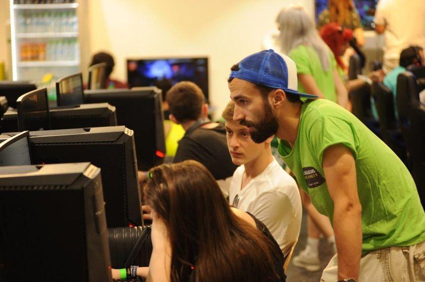 Toma Nicolau, în cadrul Bloggers Lan Party 2. Foto BLP