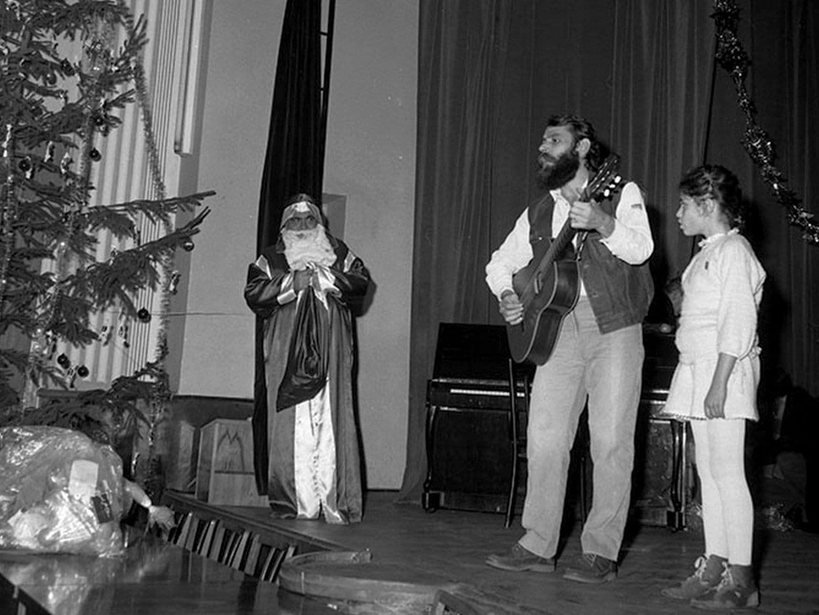 Colindele erau semi-interzise și înlocuite cu cântece tradiționale de sărbători