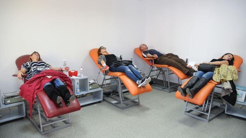 În trecut, bucureştenii s-au chemat pe reţelele sociale să doneze sânge. Foto: Lucian Muntean