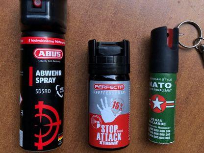 „Avem fete în dubă, mergem la mare?”. Jandarmii au săltat și s-au lăudat cu trei tinere reținute la București pentru că dețineau spray de autoapărare la un eveniment public. Printre ele, o reporteriță PressOne