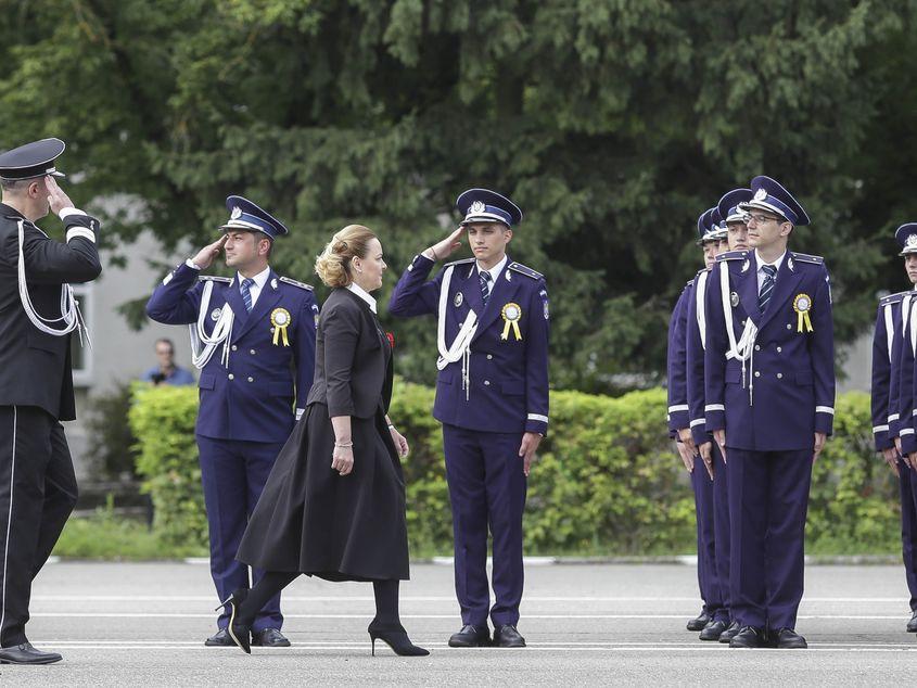 Ministrul Carmen Dan şi rectorul Academiei de Poliţiei, Adrian Iacob, la o ceremonie din vara lui 2018. Foto: Octav Ganea / Inquam Photos