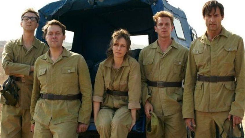 Imagine din "Closer to the Moon".