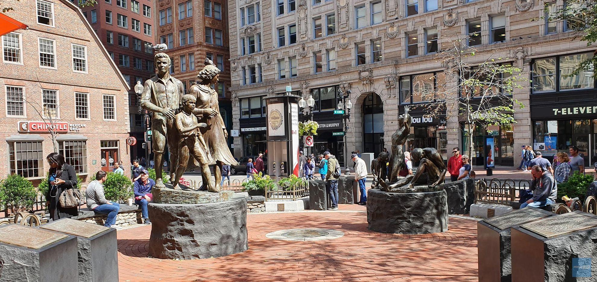 Spațiile publice sunt îngrijite, iar centrul orașului renaște încet, încet, din anii de criză în care era ocolit de oameni