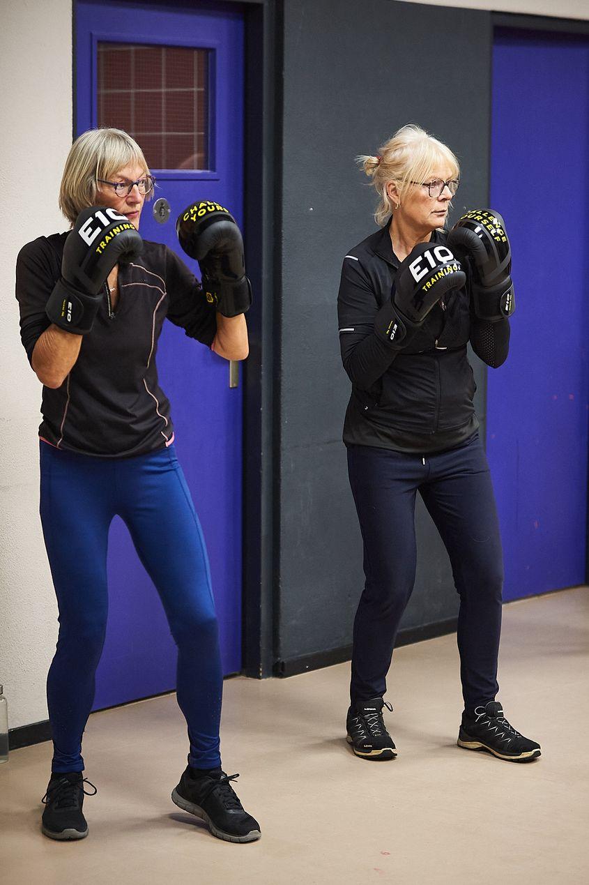 Două femeie trecute de 50 de ani fac box în Olanda, pentru a se ține în formă. foto: Ingrid Ștefan / PressOne