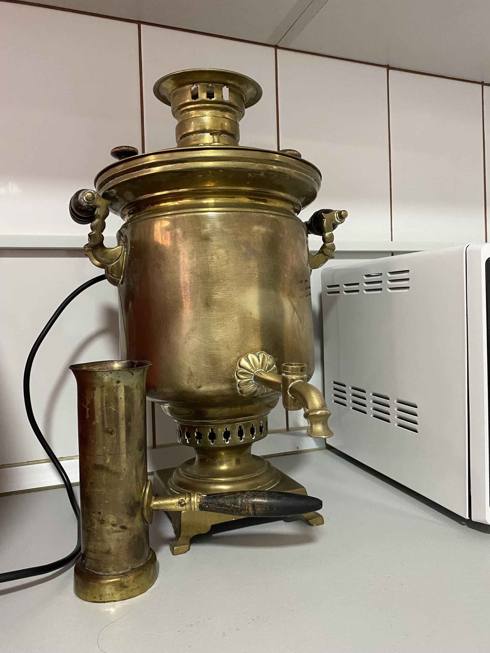 Samovarul lui Mircea. Foto: Luiza Popovici / PressOne