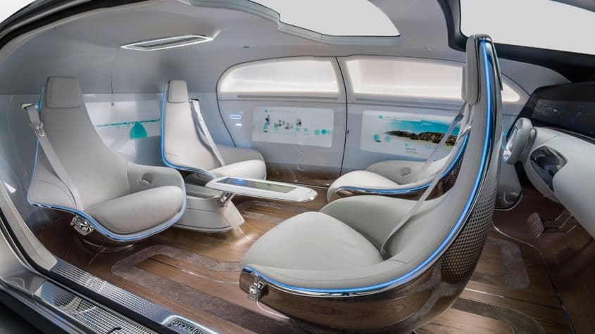 Conceptul „F 015 Luxury in Motion” arată cum văd germanii de la Mercedes-Benz automobilul de lux la orizontul anilor 2030: ca pe o sufragerie pe roți, complet autonomă.
