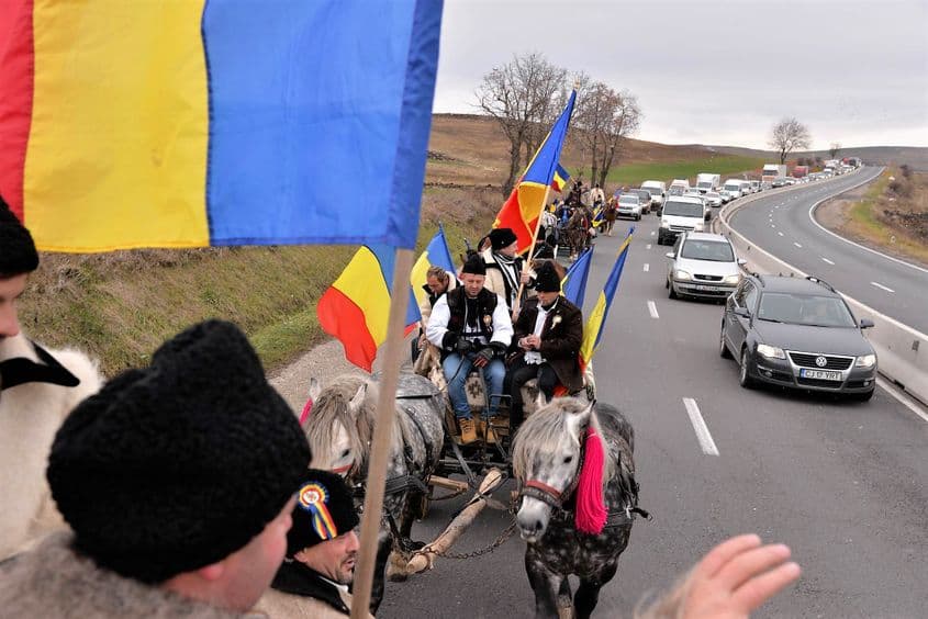 Un moment de patriotism poate bloca un drum național.