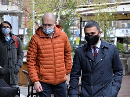 România e mai pregătită ca niciodată pentru parteneriate civile sau căsătorii gay. Clasa politică nu prea