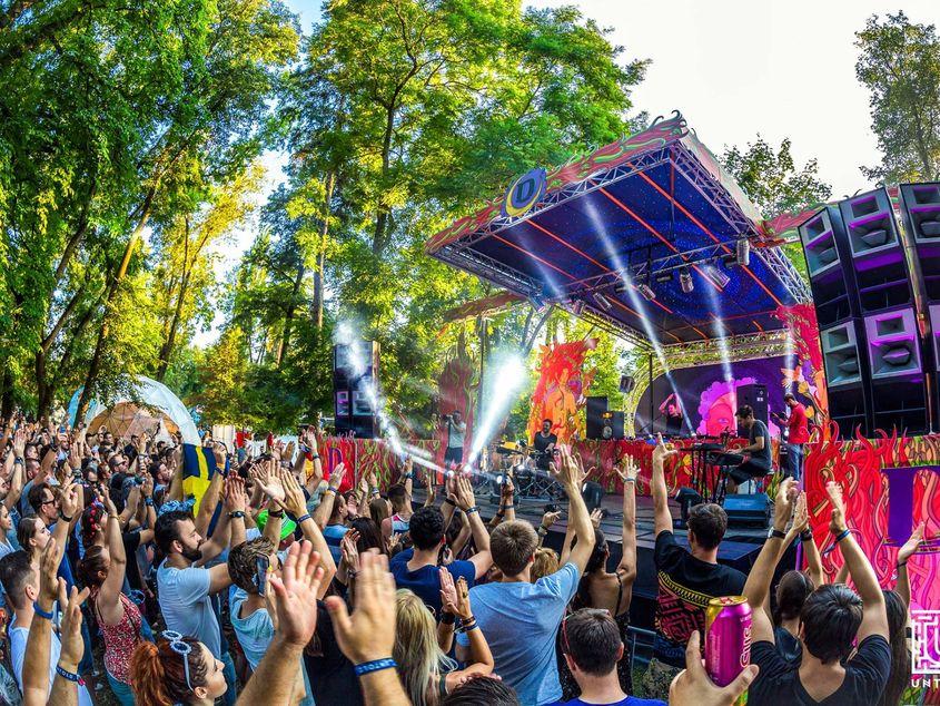 Imagine de la un eveniment organizat în Parcul Central, la ediţia 2016 a Festivalului Untold. Foto: Untold ©