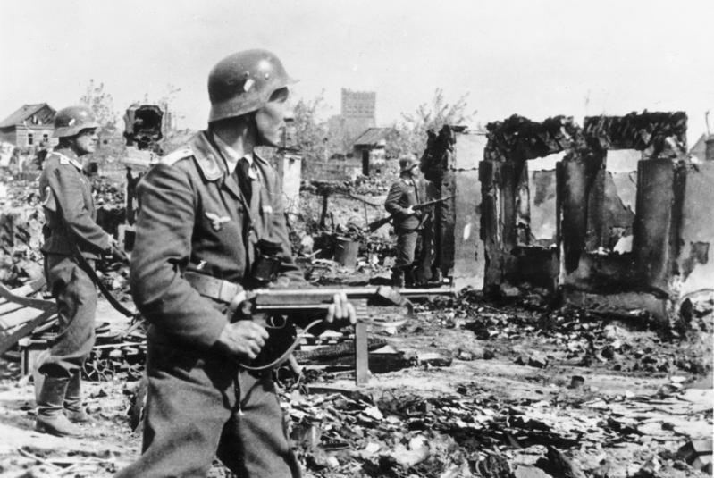 Militari germani în timpul bătăliei de la Stalingrad, în 1942. Pe atunci, România lupta de partea Germaniei.