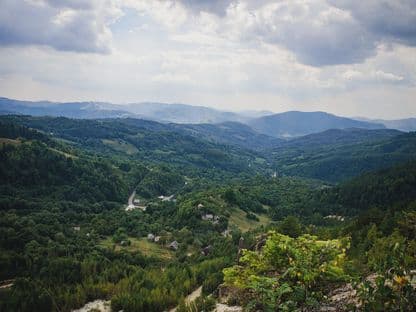 „Nu totul e de vânzare”. Povestea femeii care stă în calea exploatării unei mine de aur din Apuseni