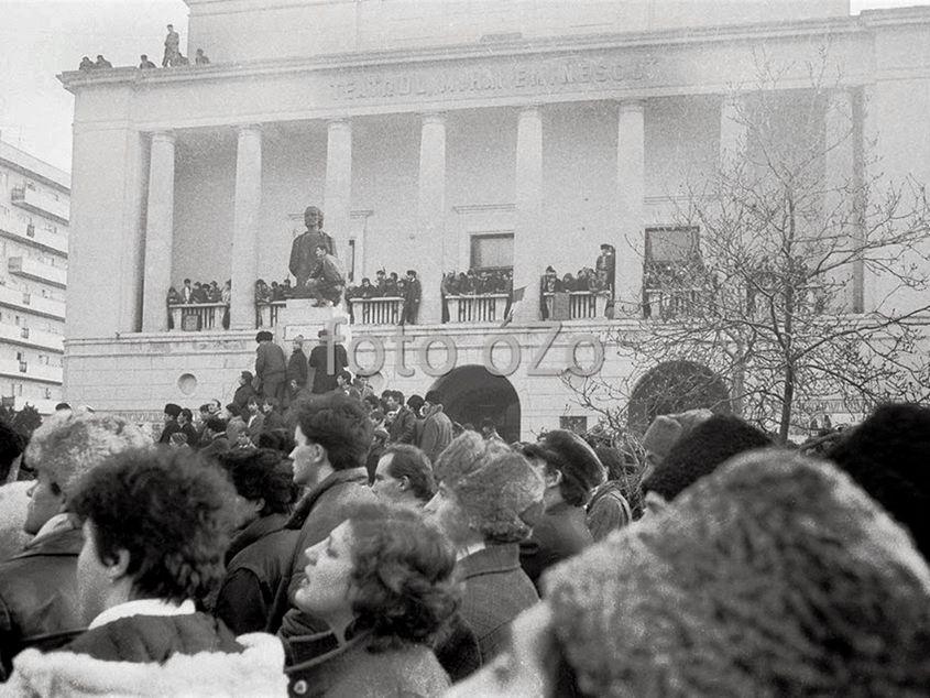 Fotografii de Ozolin Dușa. El a fost singurul fotograf al revoluției, în Botoșani.