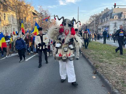 Protestul AUR. Repetiție pentru o Românie mai bună, după un scenariu plagiat de la PSD. Zeci de mii de oameni chemați în stradă ca să arate că „suveranismul” a făcut flotări