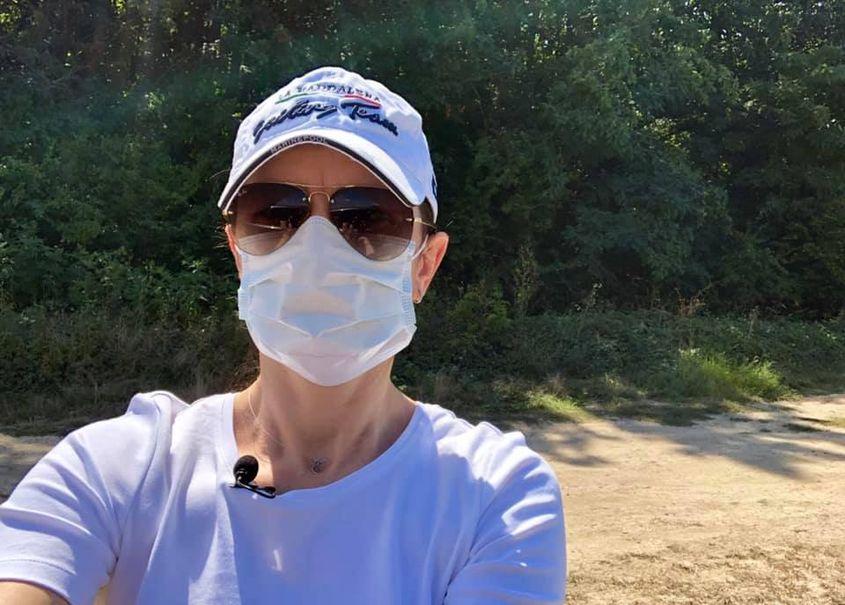 Anamaria Chiorean poartă mască pentru a se proteja de polenul de ambrozie. Foto din arhiva personală