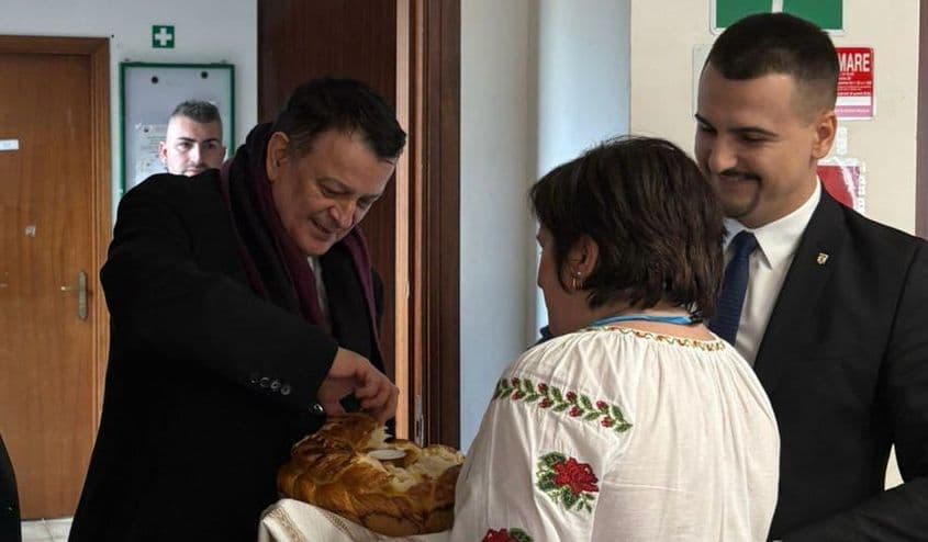 Ianuarie 2025. Consulul Edmond Neagoe (stânga) alături de Claudiu Stănășel la un eveniment organizat de CNCRI în Siena. Foto: CNCRI