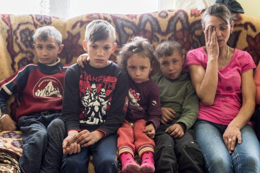 Angela și patru dintre copiii ei.