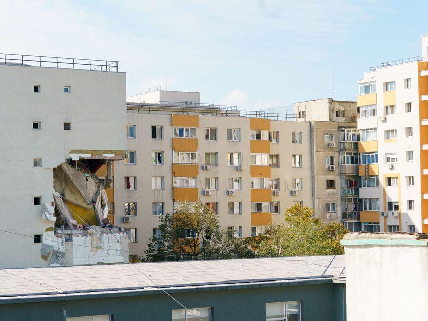 Urmările exploziei cauzate de o acumulare de gaze într-un bloc de locuințe din cartierul Rahova, București, 17 octombrie 2025. Inquam Photos / Tudor Pană