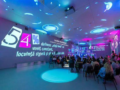 „Facem multe eforturi să rămânem conectați fizic”. Generația Z așa cum e, nu cum o etichetăm