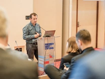 Politolog: Ascensiunea lui Georgescu, la fel ca în cazul AUR, pare să fie legată în mare măsură de activitatea rețelelor conectate la BOR, active în Diaspora