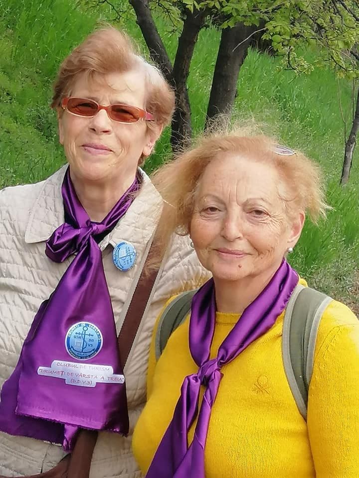 Bonica Voinescu (dreapta), Universitatea Vârstei a treia